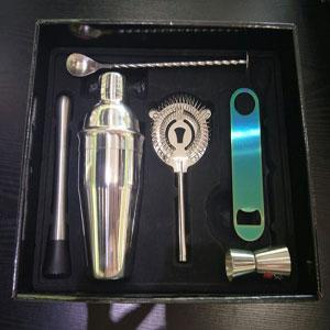 Cocktail shaker set